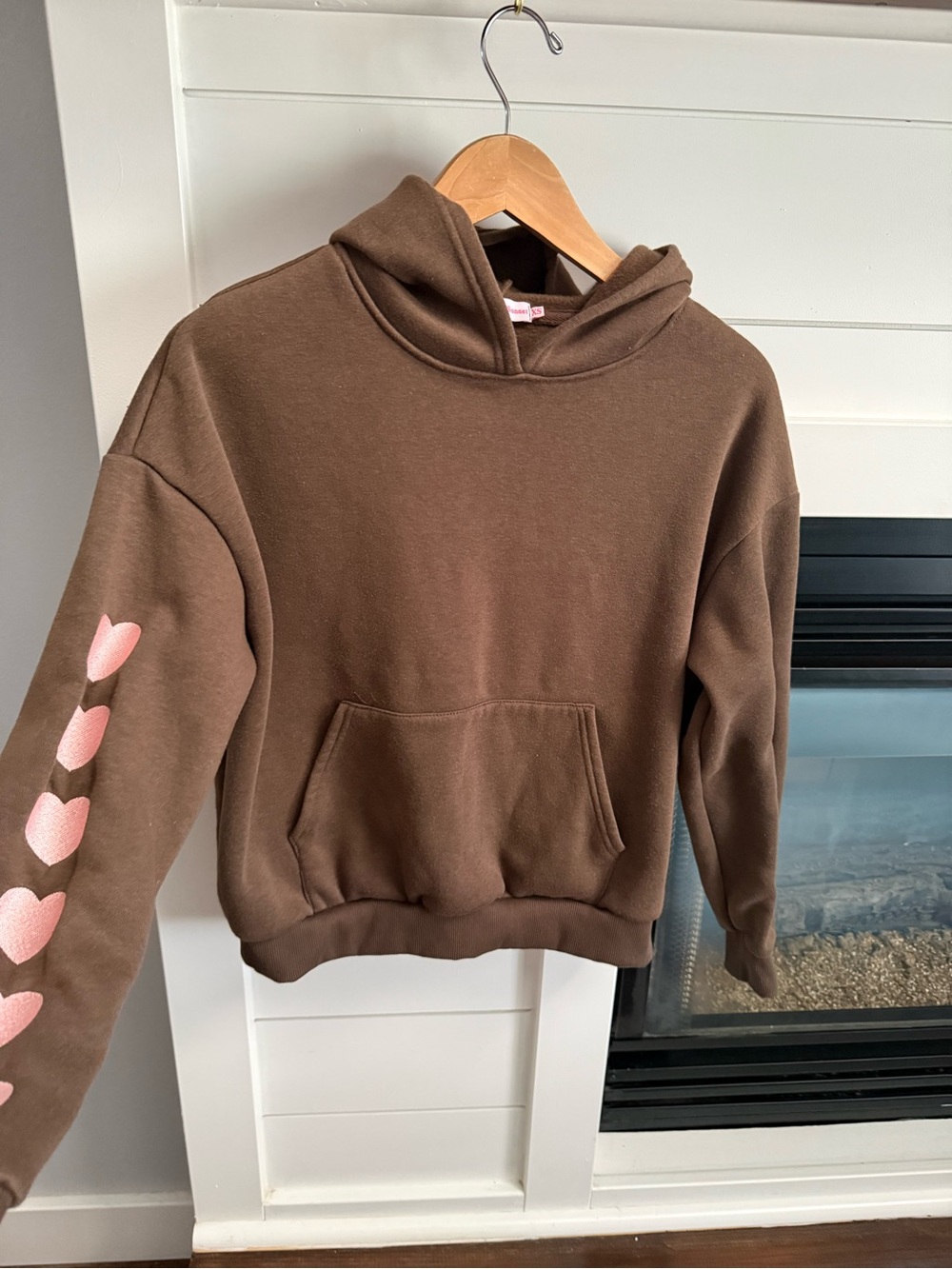 Brown Seventh & Sunset  Heart-Sleeve Hoodie with embroidered Pink Hearts XS